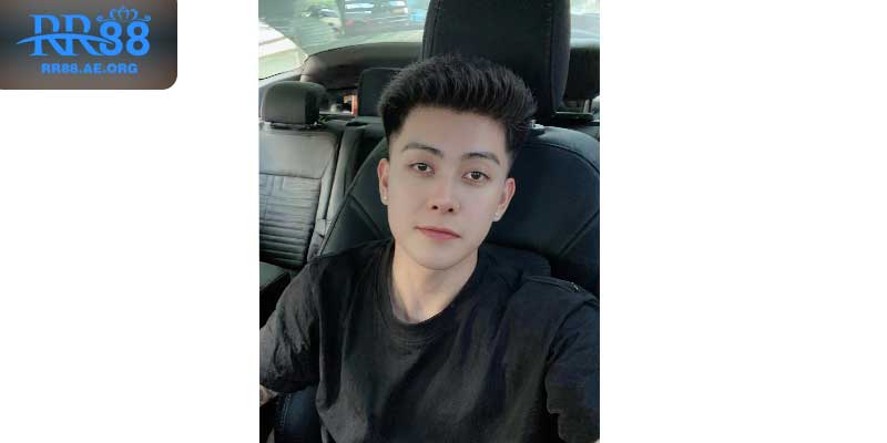 CEO Nguyễn Chung Tín – Nhà Sáng Lập Website RR88 5 Quá Trình lập nghiệp của CEO Nguyễn Chung Tín trước khi đến với RR88